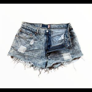 High waisted acid wash Levi’s denim jeans shorts.